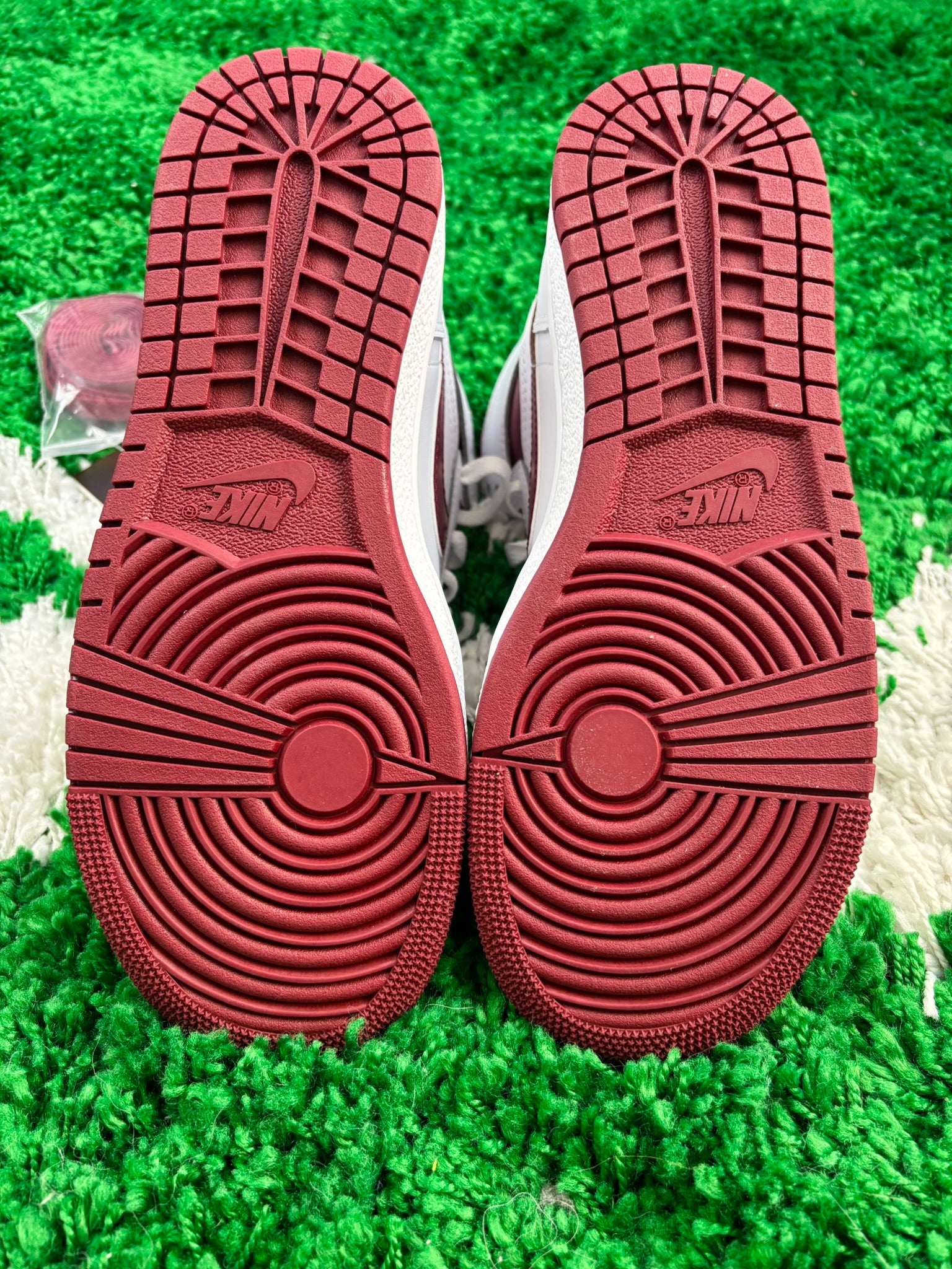 Air Jordan 1 high 85 Metallic Burgundy