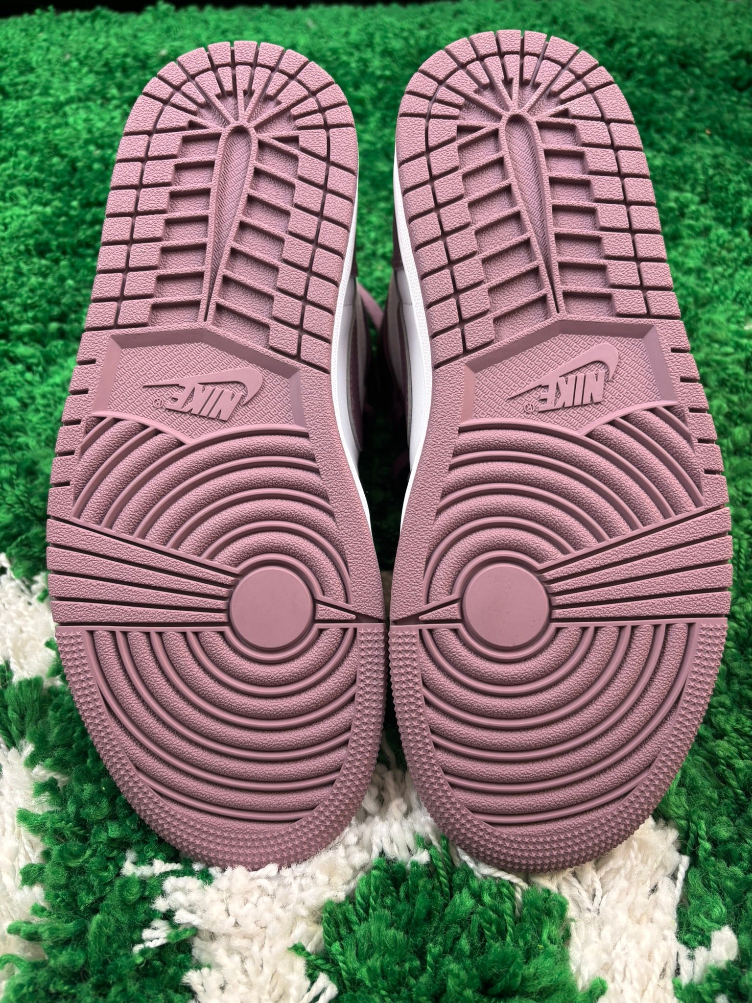 Air Jordan 1 High Mauve