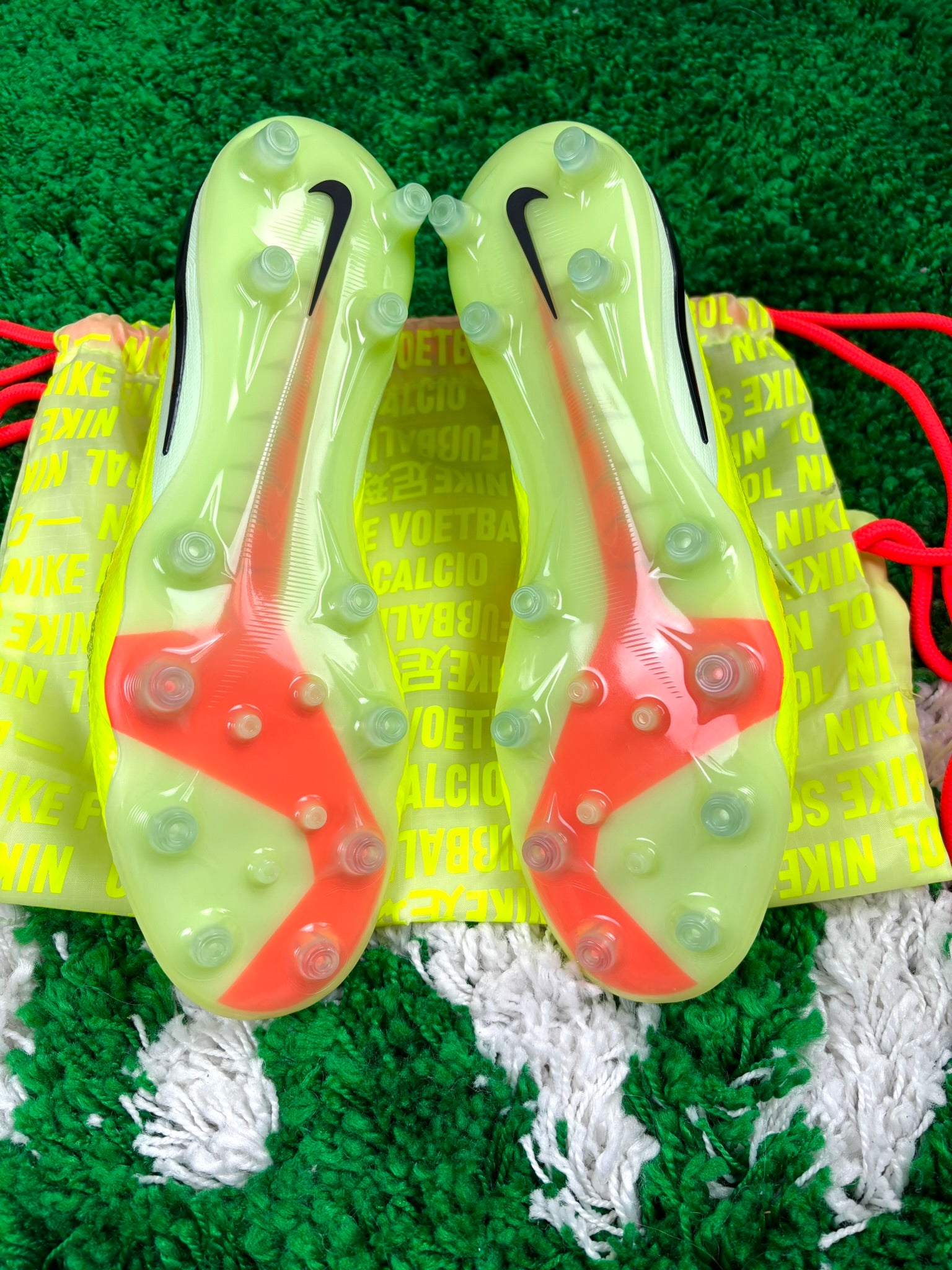 Nike Phantom 6 Low Elite AG-Pro Max Voltage